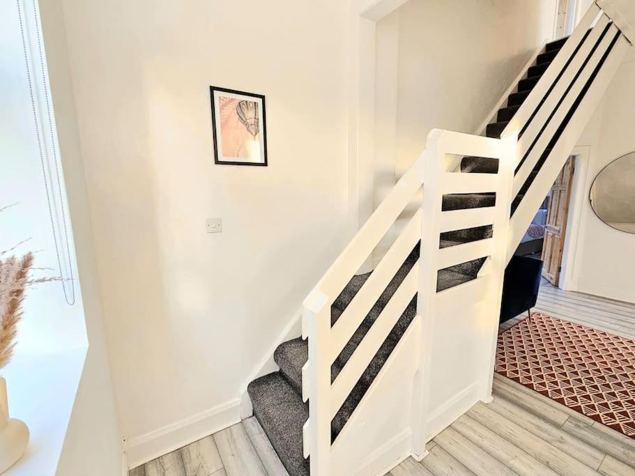 גלאזגו Spacious Haven With Free Parking מראה חיצוני תמונה