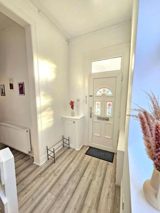 גלאזגו Spacious Haven With Free Parking מראה חיצוני תמונה