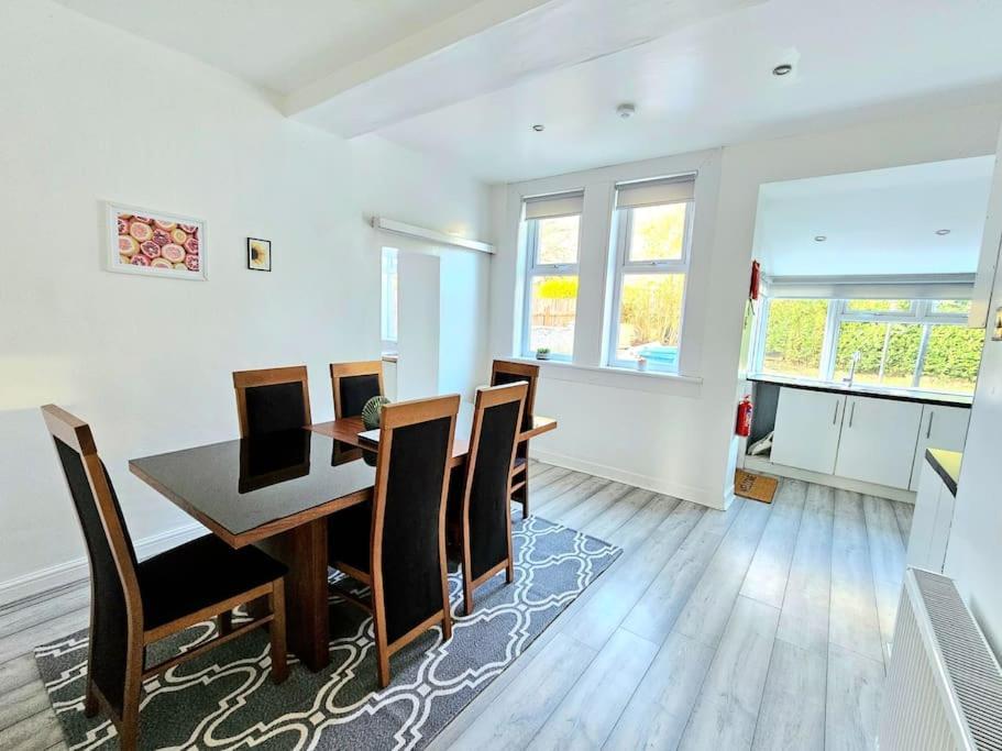 גלאזגו Spacious Haven With Free Parking מראה חיצוני תמונה