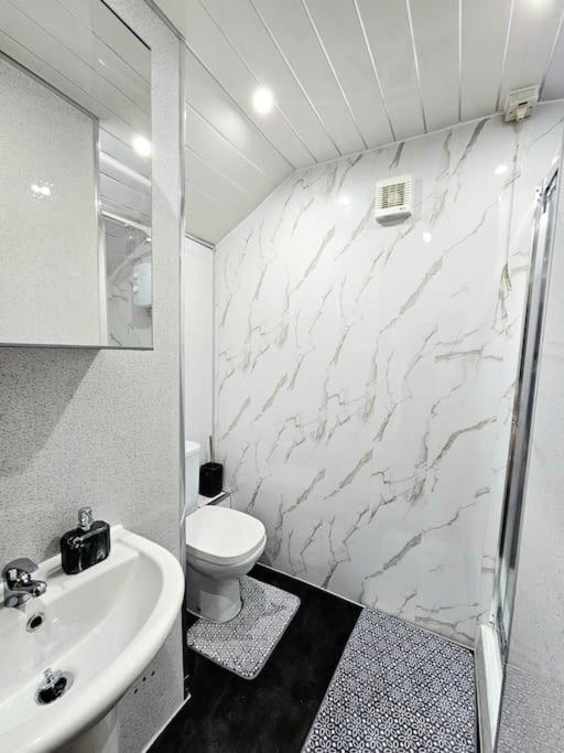 גלאזגו Spacious Haven With Free Parking מראה חיצוני תמונה